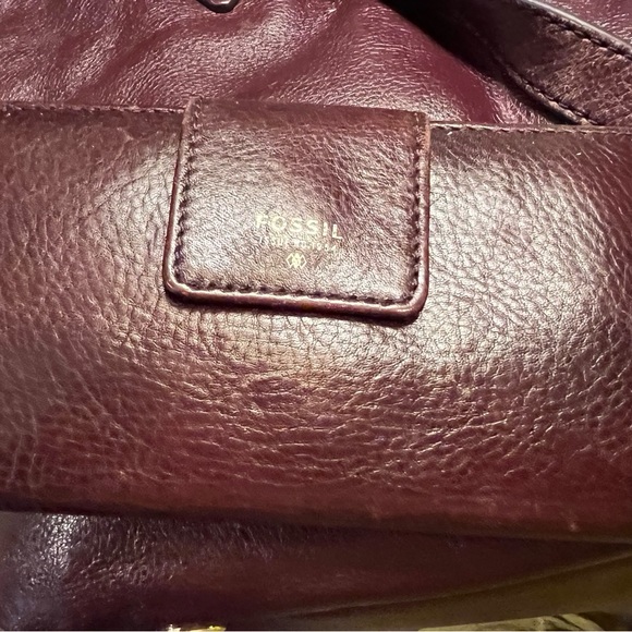 Fossil Leather tote w/matching wallet - Picture 2 of 3